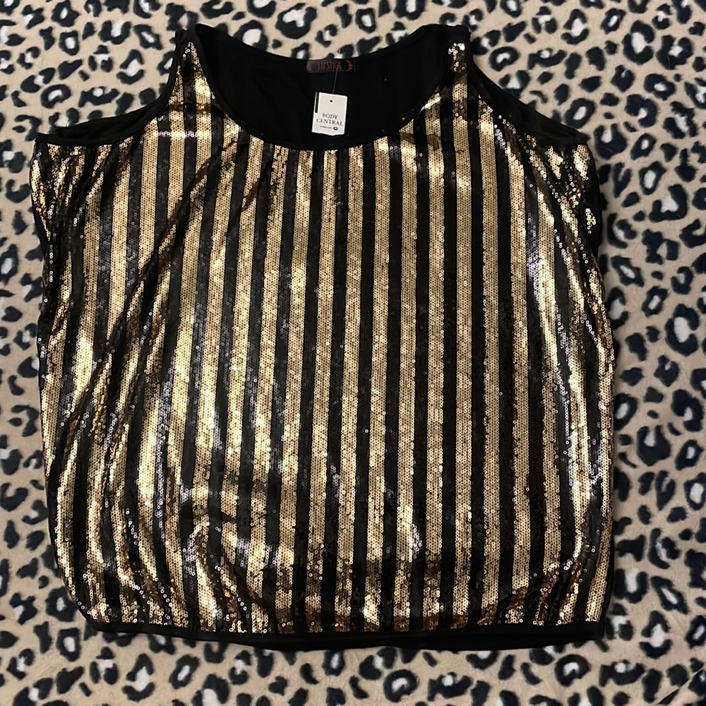 Body Central cold shoulder top, NWT